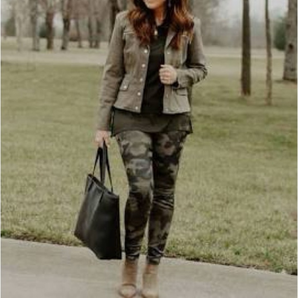 NWT Camo Runway Leggings